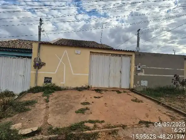Casa em VILA RAIO DE LUZ, SANTO ANTONIO DO DESCOBERTO - GO