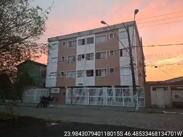 Apartamento em PARQUE DAS BANDEIRAS, SAO VICENTE - SP