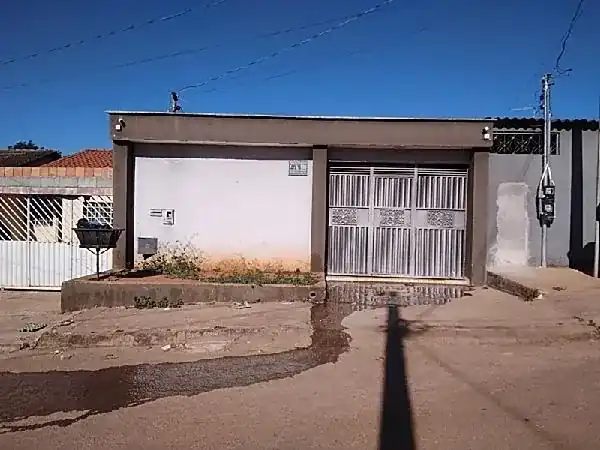 Casa em PARQUE ESTRELA DALVA XII, SANTO ANTONIO DO DESCOBERTO - GO