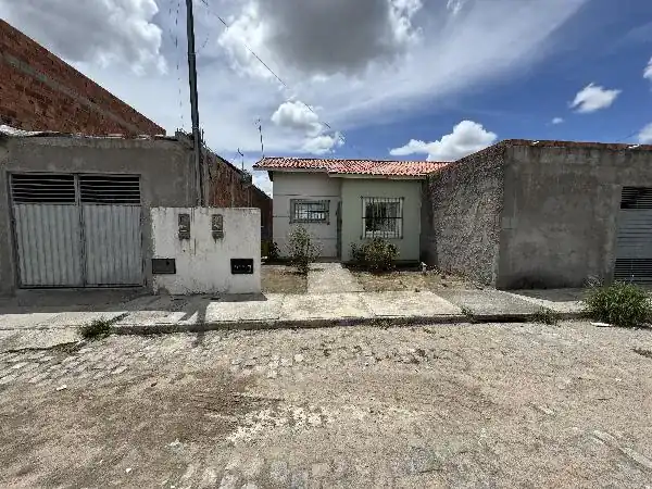 Casa em ASA BRANCA, FEIRA DE SANTANA - BA