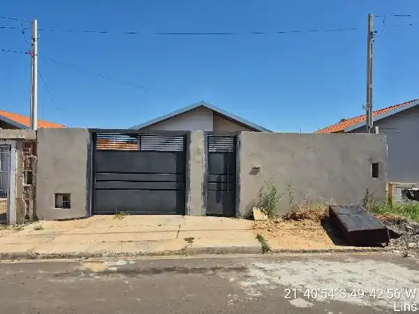 Casa em RESIDENCIAL PARQUE DAS FLORES, LINS - SP
