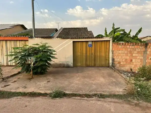 Casa em VILA RAIO DE LUZ, SANTO ANTONIO DO DESCOBERTO - GO