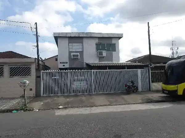 Casa em PARQUE DAS BANDEIRAS, SAO VICENTE - SP