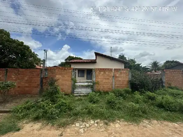 Casa em BACURIZEIRO, ALTOS - PI