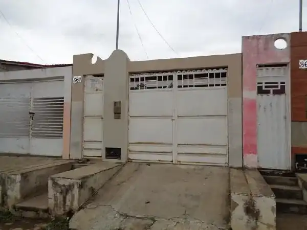 Casa em CERAMICA, IACU - BA