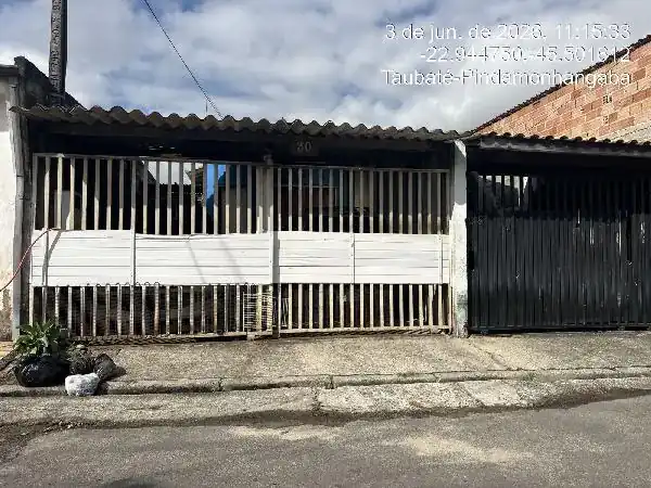 Casa em CONJUNTO RESIDENCIAL ARARETAMA, PINDAMONHANGABA - SP