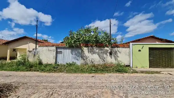 Casa em SANTA INES, DEMERVAL LOBAO - PI