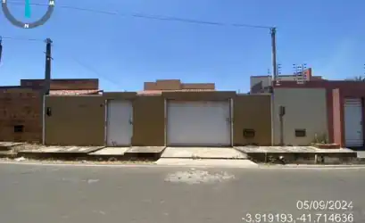 Casa em PIRACURUCA - PI