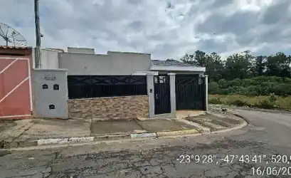 Casa em CERQUILHO - SP