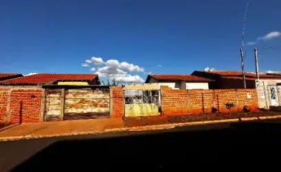 Casa em CENTENARIO DO SUL - PR