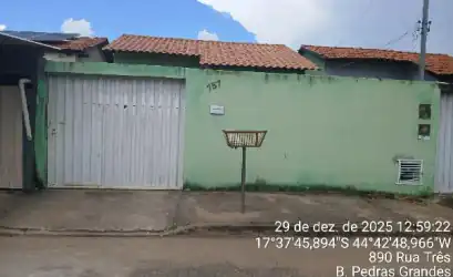 Casa em VARZEA DA PALMA - MG