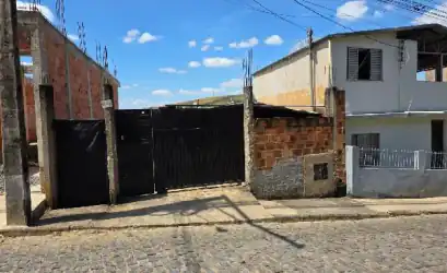 Casa em LEOPOLDINA - MG