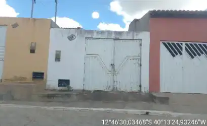 Casa em IACU - BA