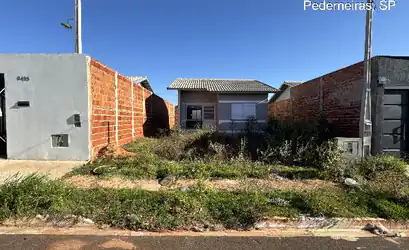 Casa em PEDERNEIRAS - SP