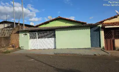 Casa em PERDIZES - MG